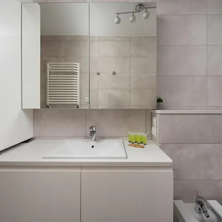 Wawrzyszewska 2-bedroom By Bookinghost *