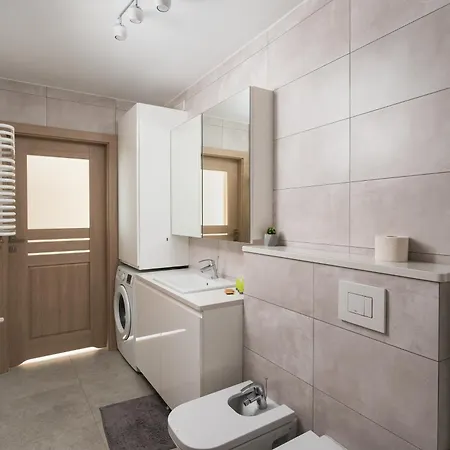 Wawrzyszewska 2-bedroom By Bookinghost Apartmán
