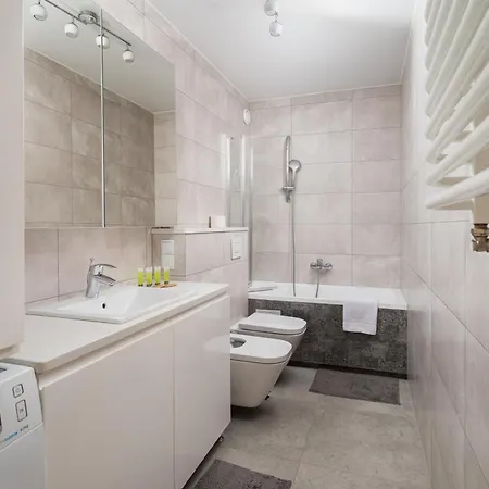 Wawrzyszewska 2-bedroom By Bookinghost * Warszawa