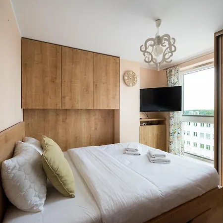 Lägenhet Wawrzyszewska 2-bedroom By Bookinghost