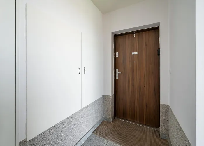 Wawrzyszewska 2-bedroom By Bookinghost Apartman *