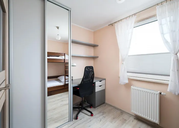 Wawrzyszewska 2-bedroom By Bookinghost Apartman *