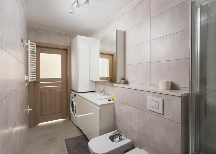 Wawrzyszewska 2-bedroom By Bookinghost Apartment