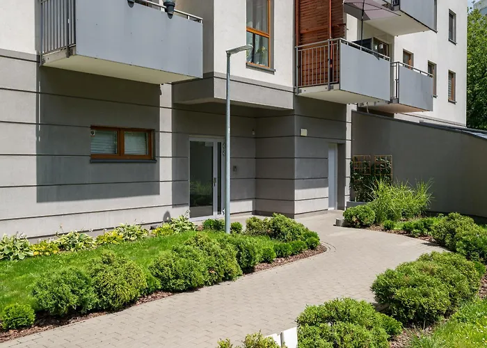 Wawrzyszewska 2-bedroom By Bookinghost